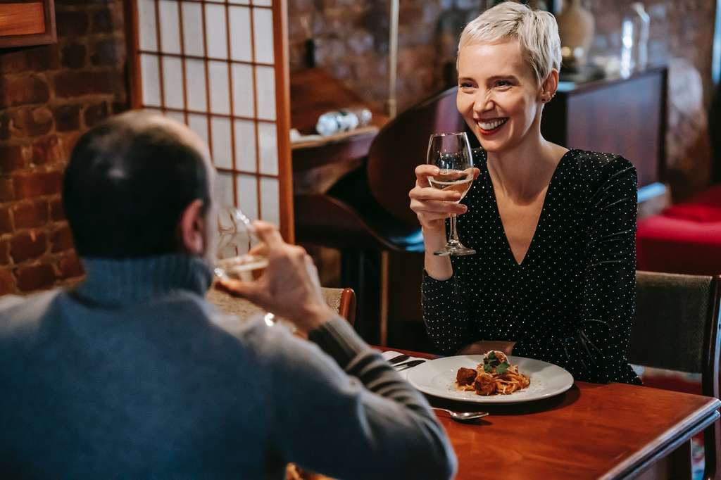 woman on date with man
