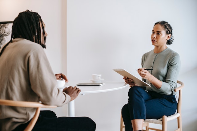Employer talking to an employee about getting a drug test