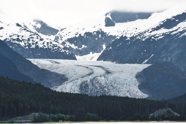 Showy mountains and fields in Alaska