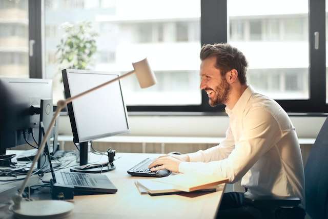 An employee querying the online Clearinghouse database on a computer