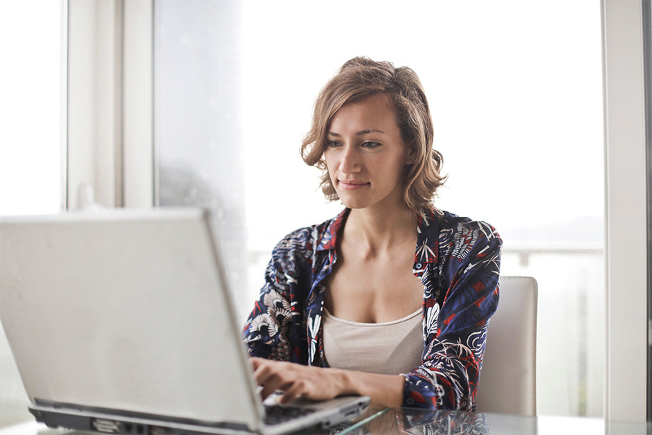 employee using drug testing software