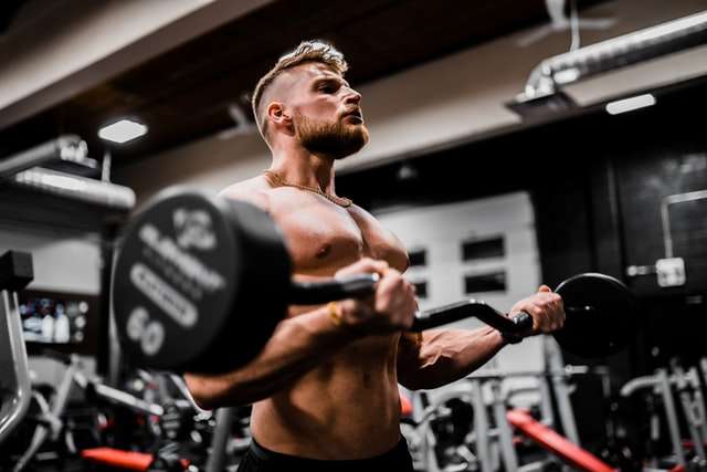 man doing barbell curls