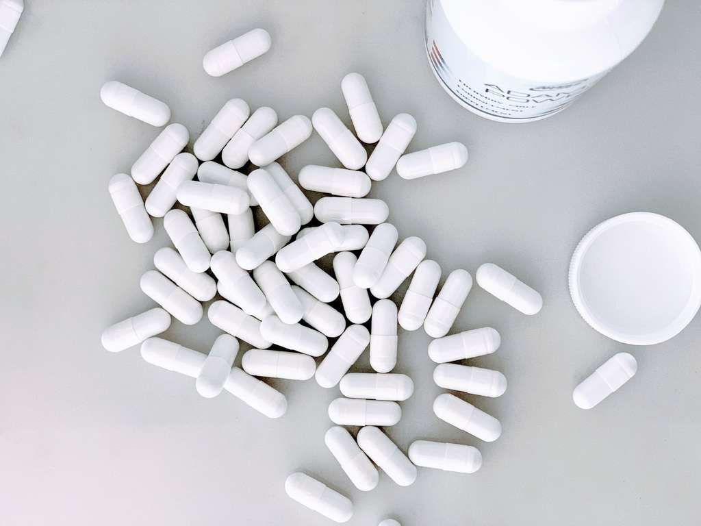 white pill capsules