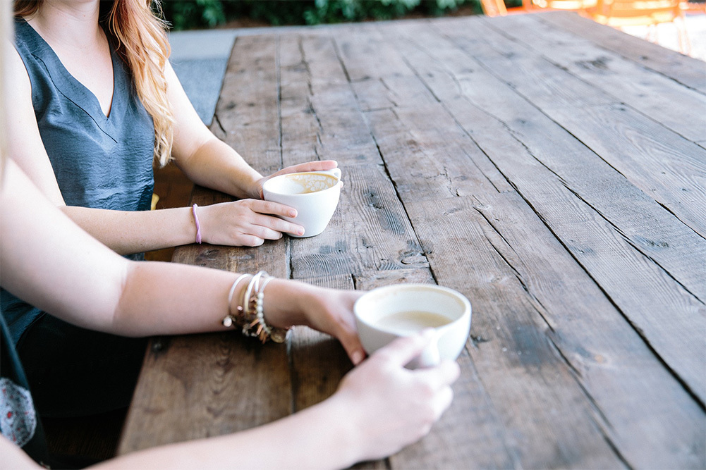 two women having coffee